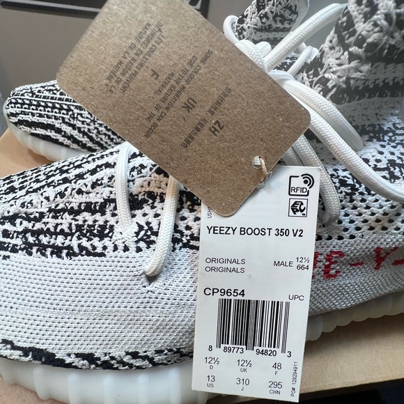Yeezy Boost 350 V2 “Zebra” - Picture 2 of 9